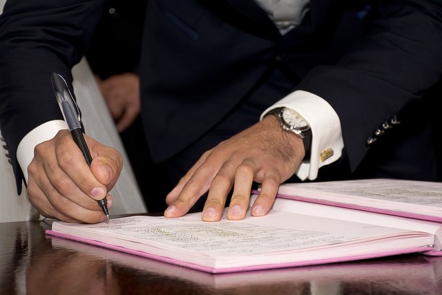 La Regione Marche ha emanato con la D.G.R. n. 565 dell'11.05.2020 i protocolli da seguire per la riapertura delle attività commerciali
